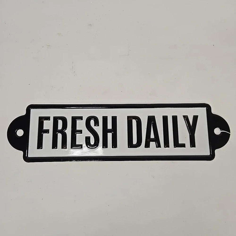 Metal Vintage/Retro Look‎ Fresh Daily sign